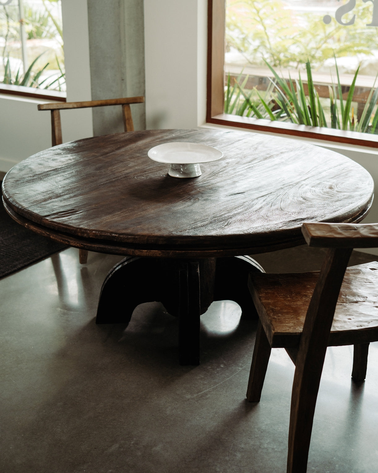 Primitive round dining table discount